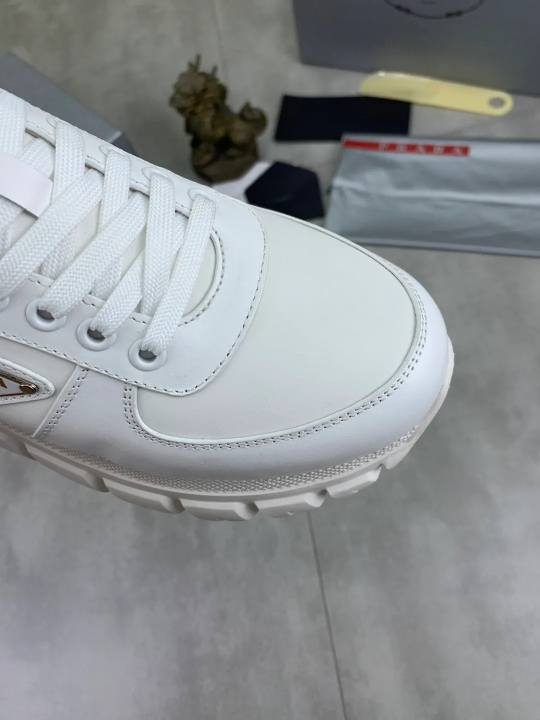 Men's men's shoes 💰P560💰[New style] High version official website popular models are on the market, 🆘 Classic popular models (Prada) are the main popular models, avant-garde and versatile fashion men's shoes private version mold opening, cowhide surface splicing 1:1.. Fashionable and simple, original imported cowhide lining cowhide feet; the atmosphere and personality are more fashionable, eye-catching and pursuing class. It will subvert the old idea and be a must-have for fashion trendsetters with you! Must keep it for yourself! Tall and comfortable, large and low, high-end quality workmanship. Code number: 38-44 (45 46 customized) 4️⃣ colors available.